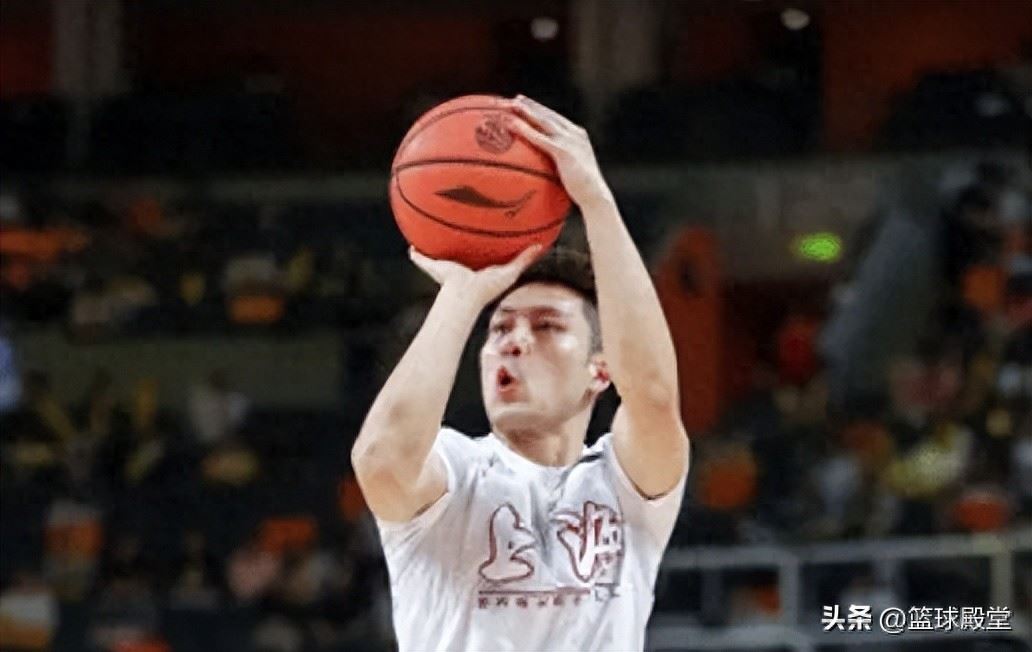  卢伟又膨胀了！袁堂文打首发自爆，末节弃内线拱手让出胜利！